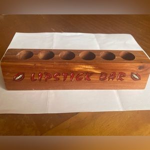 WOODEN LIPSTICK BAR - HOLDS 6 ROUND LIPSTICKS: